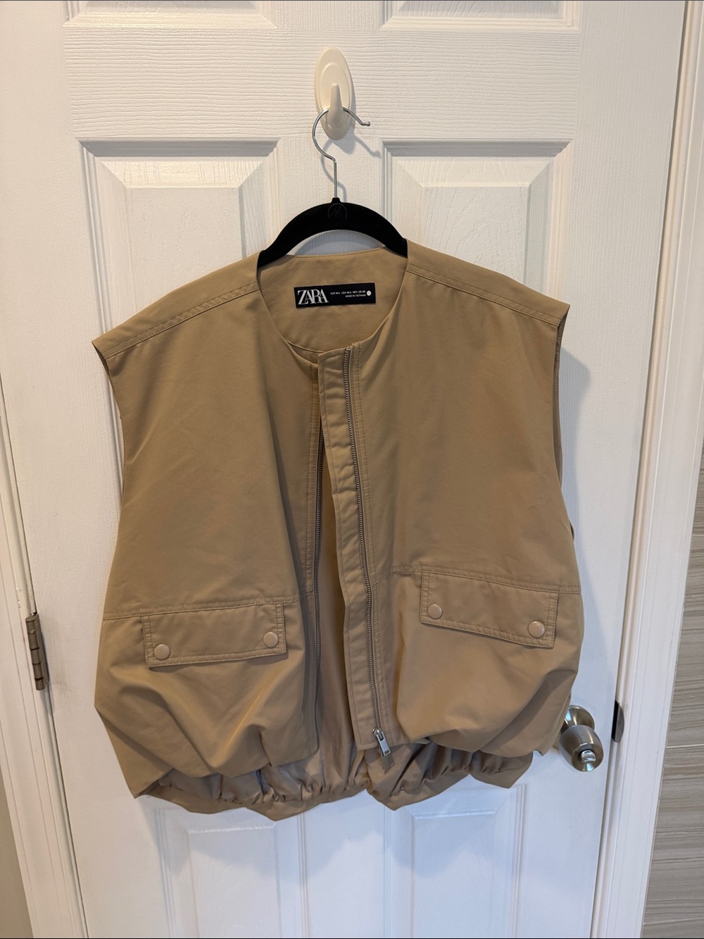 Zara Men’s Beige Utility Vest with Front Zip